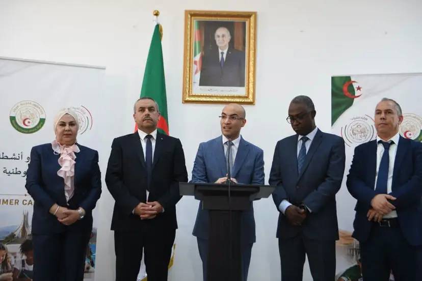 السيد شايب يطلق بمعية وزير التربية الوطنية و وزير الشباب الأقسام التعليمية و التربوية الموجهة لأبناء الجالية الوطنية بالخارج
